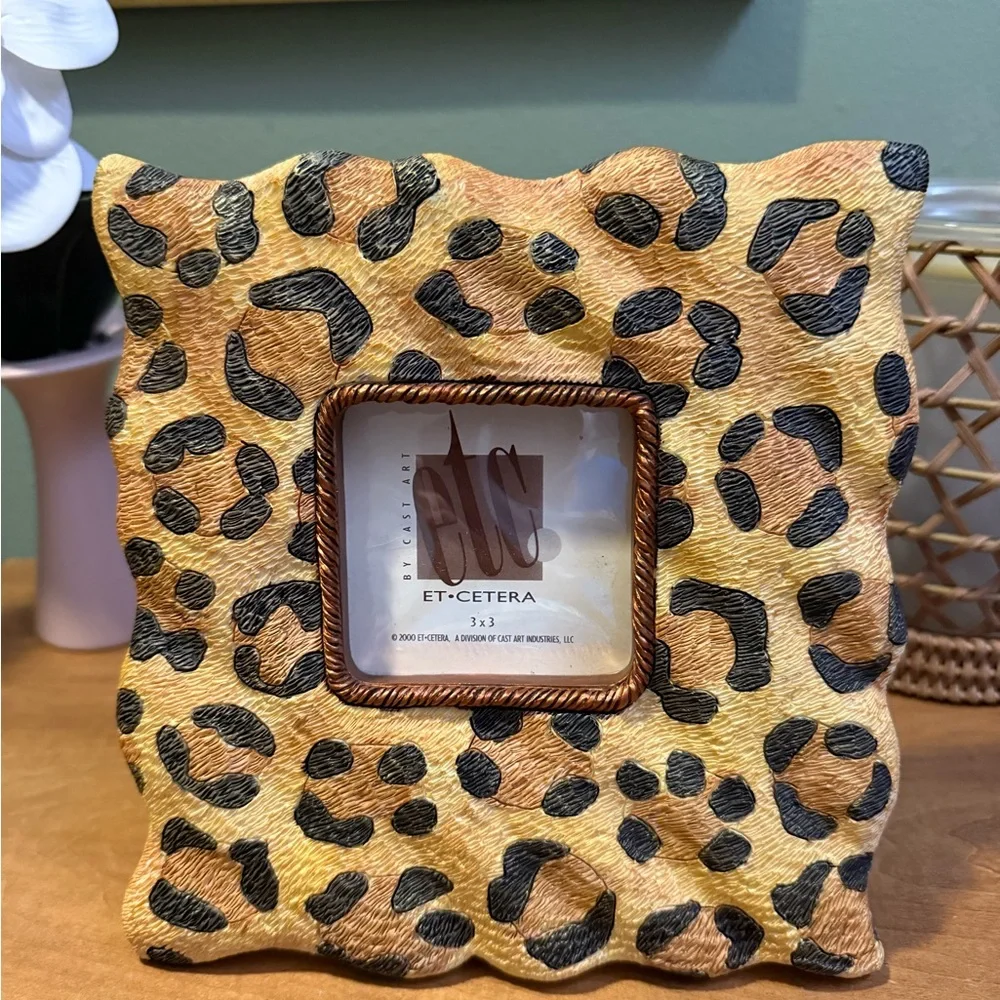 Etcetera Leopard Patterned Photo Frame - Heavy Resin - Picture 2 of 13